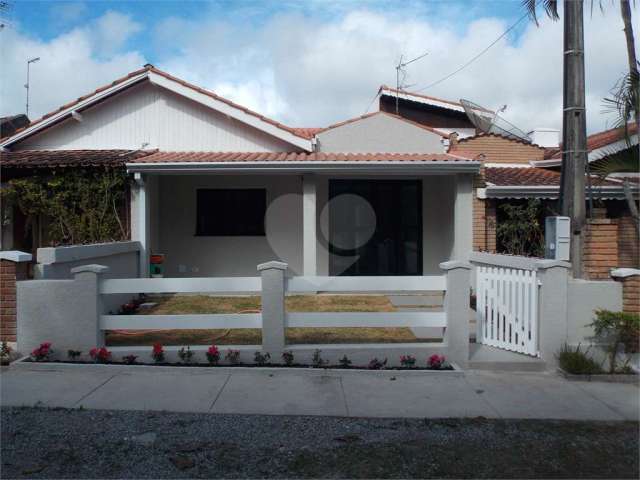 Casa com 3 quartos à venda em Jardim Ipê - SP