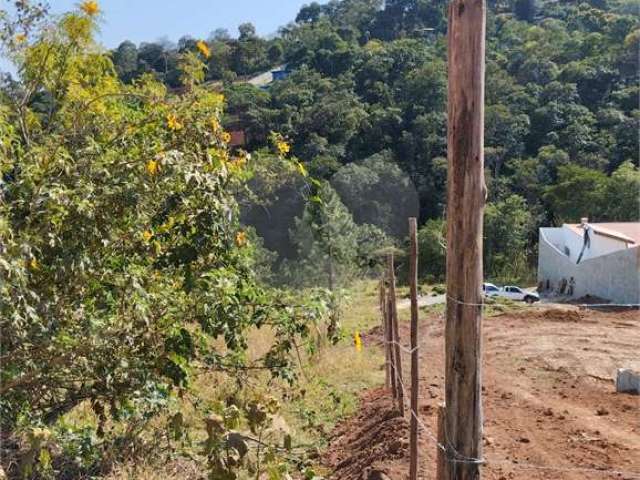 Terreno à venda em Estância Santa Maria Do Portão - SP