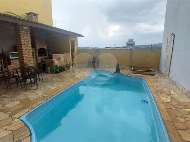 Casa com 4 quartos à venda ou para locação em Atibaia Jardim - SP