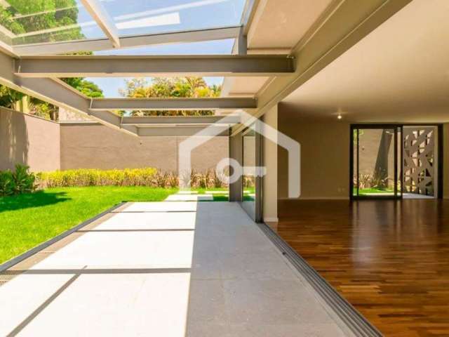 Casa Espaçosa de 4 Suítes no Alto de Pinheiros - São Paulo/SP