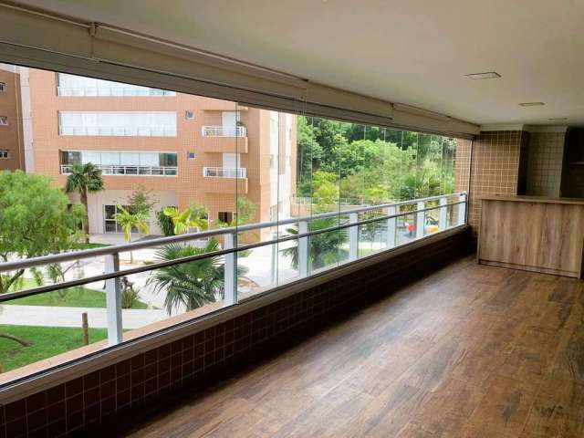 Apartamento no Grand Clube repleto de armários