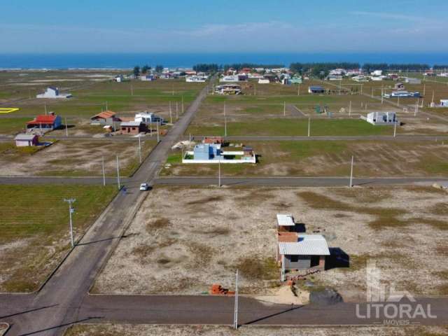 Terreno, com 300 m², próximo da interpraia, do centro e da PRAIA, localizado em Balneário Gaivota, no LITORAL sul de Santa Catarina.