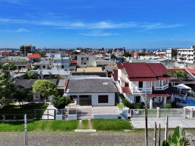 Linda Casa Bairro Itapuã - 150m da Beira Mar