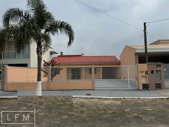 Casa em alvenaria no centro de Balneário Piçarras Sc.