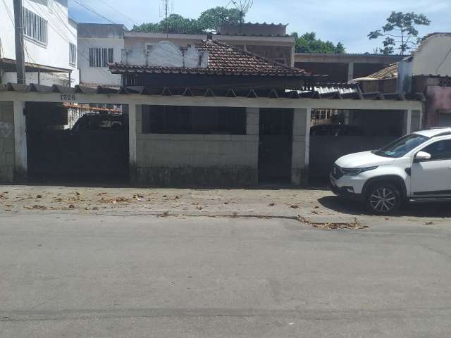 Alugo casa no Bairro de Bangu