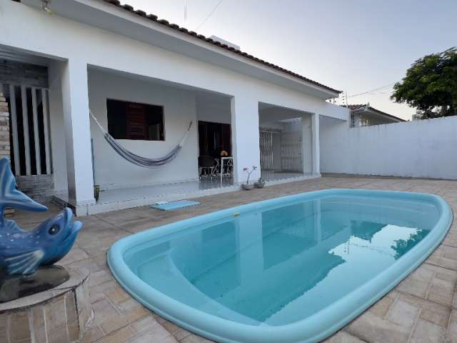 Casa reformada com piscina