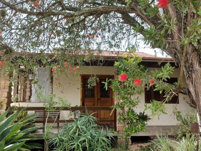 Ótima casa confortável e espaçosa no condomínio Cantegril