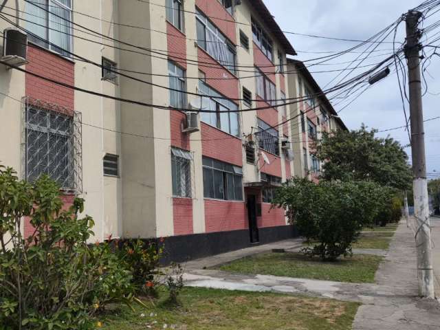 Vendo primeiro andar com sala cozinha dois banheiros varanda três quartos área gourmet no IAPI da Penha/RJ