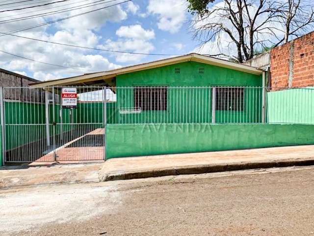 Casa com 3 quartos para alugar na Rua Capri, --, Parque Residencial Joaquim Toledo Piza, Londrina por R$ 1.320