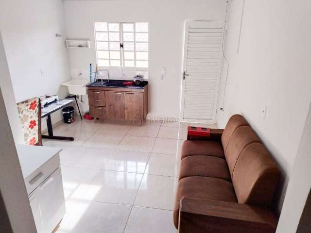 Kitnet / Stúdio para alugar na Rua Mitsuko Kikuta, --, Colinas, Londrina por R$ 880