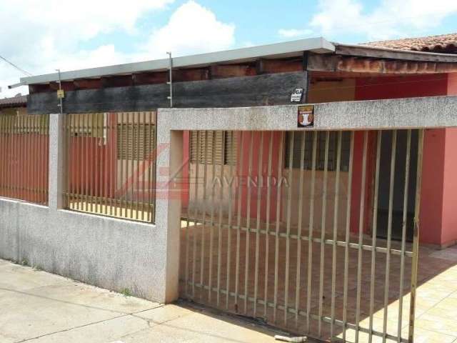 Casa com 3 quartos para alugar na Salim Sahao, --, Alto da Boa Vista, Londrina por R$ 1.400