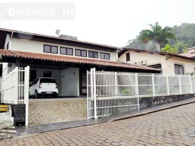 Casa com 4 quartos à venda na Tijucas, 135, Velha, Blumenau, 262 m2 por R$ 1.272.000