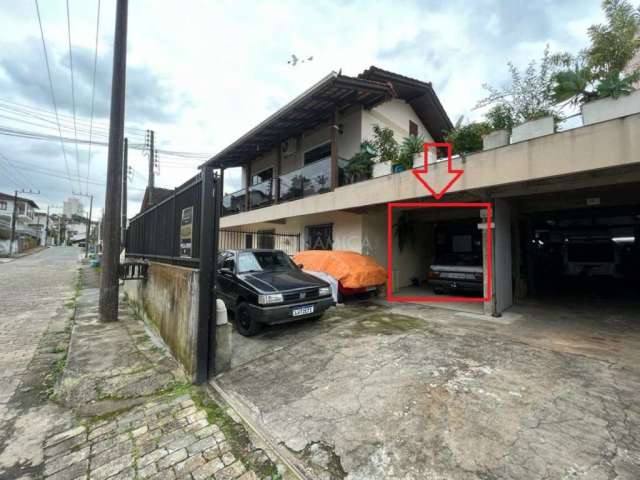 Casa com 2 quartos para alugar em Água Verde, Blumenau , 40 m2 por R$ 1.100