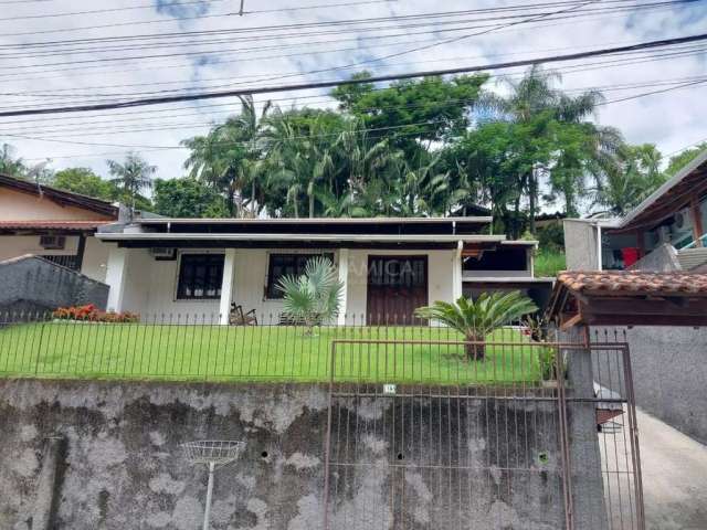 Casa com 3 quartos à venda na Rua Benedito Novo, 613, Água Verde, Blumenau, 126 m2 por R$ 450.000