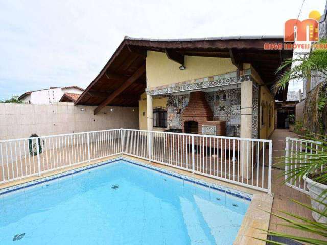 Casa com Piscina a 250 metros da praia