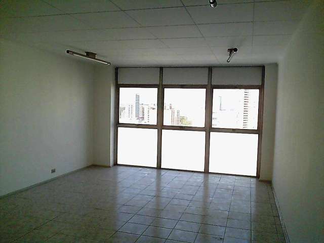 Sala comercial para locação ou venda, Jardim São Dimas 36m² 1 vaga. Desocupada