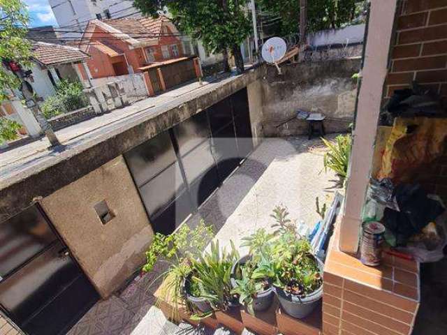 Excelente casa com 3 quartos, vaga e um terraço com churrasqueira!