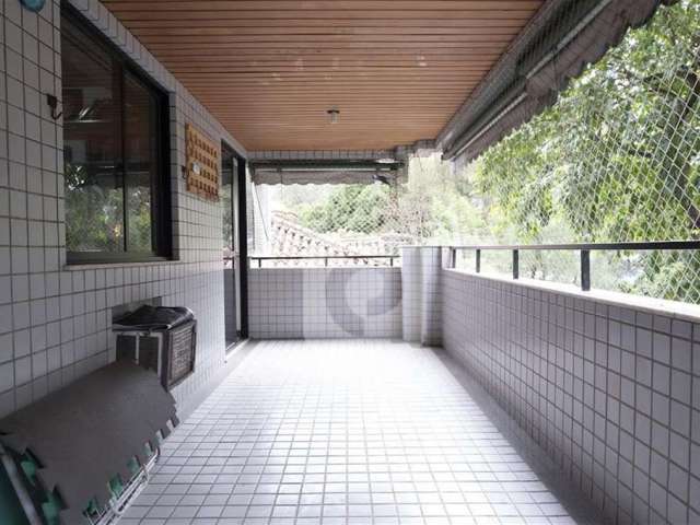 Excelente apartamento 03 qts com varandão perto do metrô na Tijuca