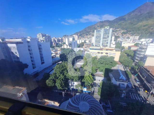 Sala comercial  na Praça Saens Pena com vaga na escritura.