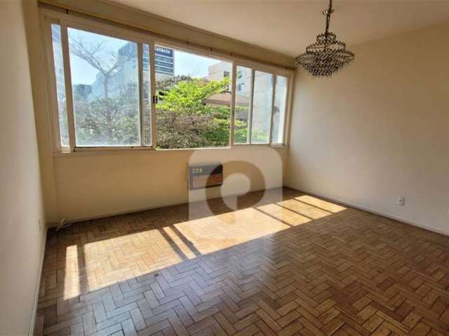 Apartamento de 2 quartos perto do Metrô com vaga.