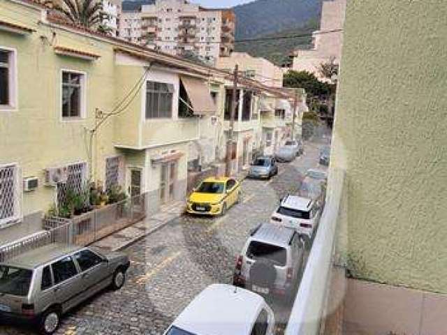 EXCELENTE CASA DE VILA! Próximo a praça Xavier de Brito!