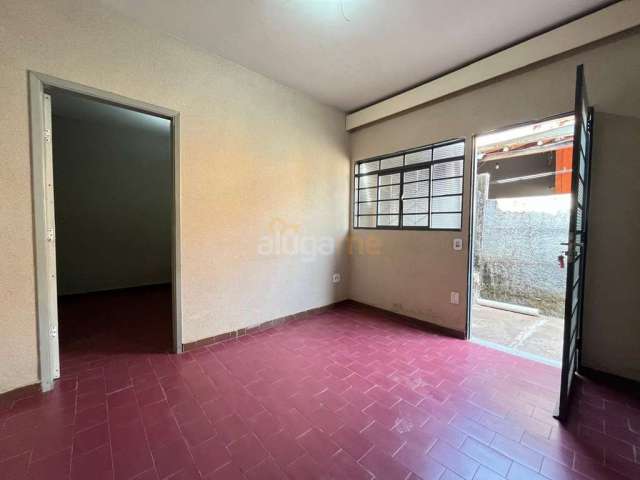 Casa com 2 quartos para alugar na Rua Major João Batista Franca, 269, Parque Industrial, São José do Rio Preto, 60 m2 por R$ 850