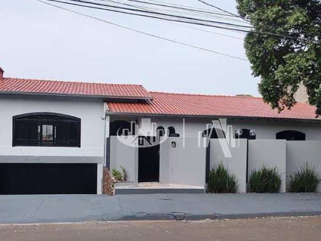 Casa com 3 quartos à venda, 447 m² por R$ 1.600.000 - Champagnat - Londrina/PR