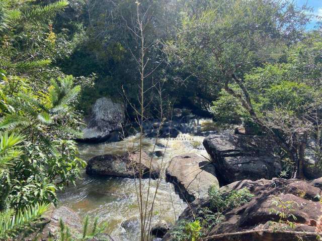 Belissima chacara com cachoeira