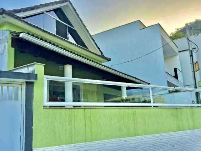 Casa em condomínio fechado com 4 quartos à venda na Rua Doutor Odim Góis, Jacarepaguá, Rio de Janeiro, 220 m2 por R$ 890.000