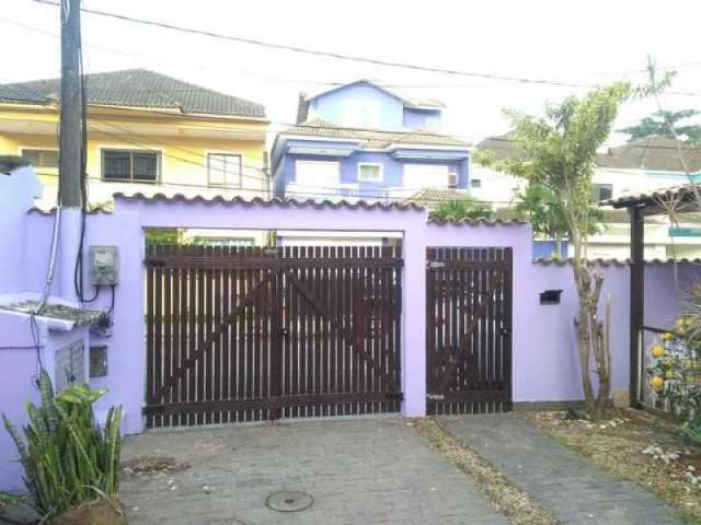 Casa em condomínio fechado com 3 quartos à venda na Estrada dos Bandeirantes, Vargem Pequena, Rio de Janeiro, 199 m2 por R$ 585.000