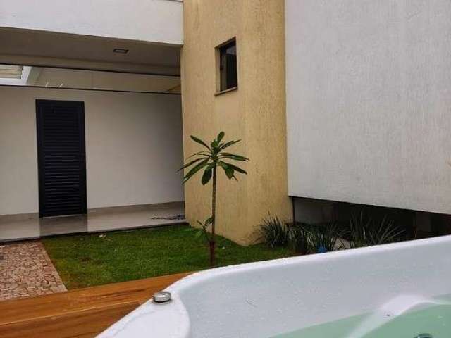 Casa em condomínio fechado com 3 quartos à venda no Grand Ville, Uberlândia  por R$ 1.180.000