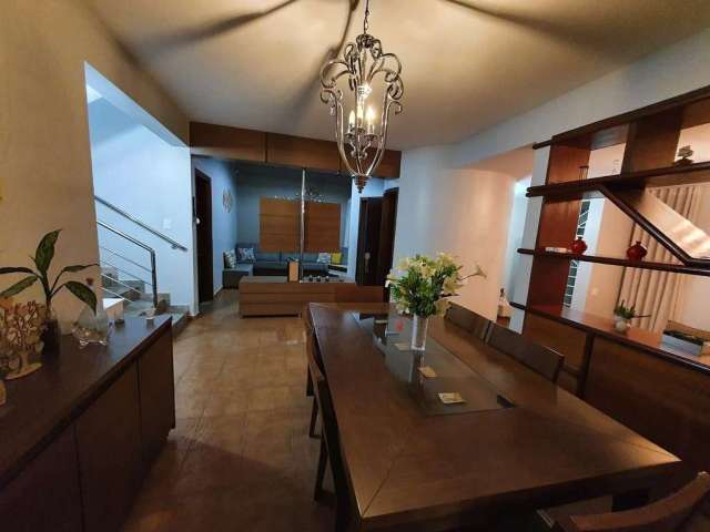Casa com 4 quartos à venda no Santa Mônica, Uberlândia  por R$ 1.300.000