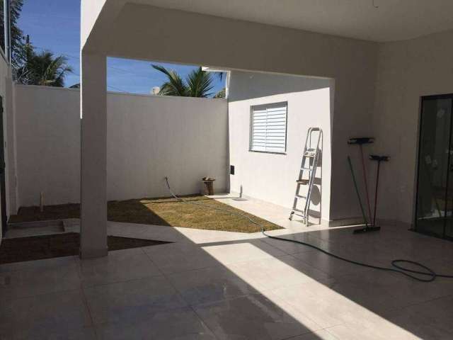 Casa com 3 quartos à venda no Jardim Europa, Uberlândia  por R$ 600.000