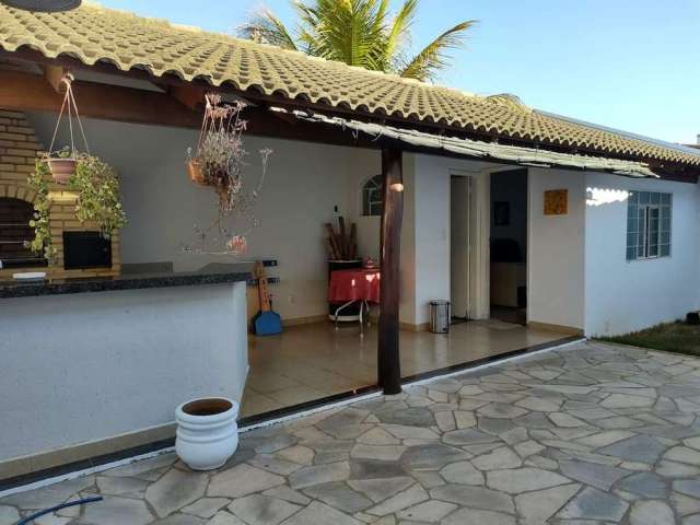 Casa com 3 quartos à venda no Jardim Patrícia, Uberlândia  por R$ 490.000