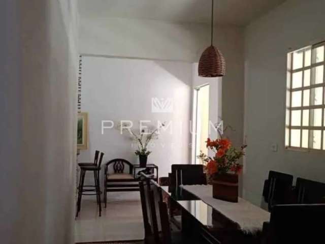 Casa com 3 quartos à venda no Pacaembu, Uberlândia  por R$ 415.000