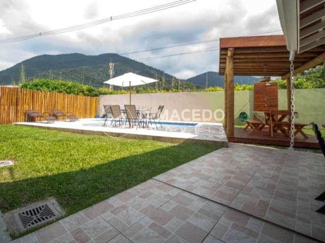 Casa de luxo em condomínio na Ubatuba-SP, 4 quartos, 3 suítes, 149m² - Condomínio Lagoinha. Confira!