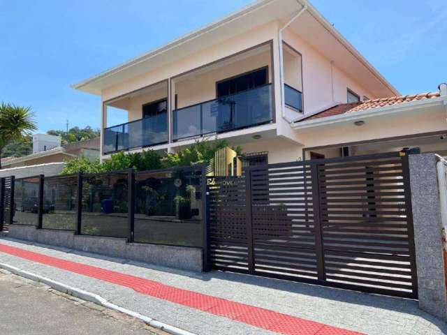 Casa à venda, no Bairro Fazenda Santo Antônio, São José-SC, com 4 quartos, sendo 1 suíte, com 3 vagas