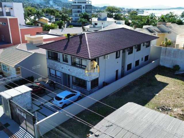 Apartamento à venda, no Bairro Praia de Fora, Palhoça-SC, com 3 quartos, sendo 1 suíte, com 2 vagas