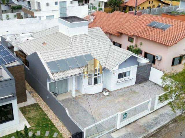 Casa à venda, no Bairro Pedra Branca, Palhoça-SC, com 4 quartos, sendo 1 suíte, com 2 vagas