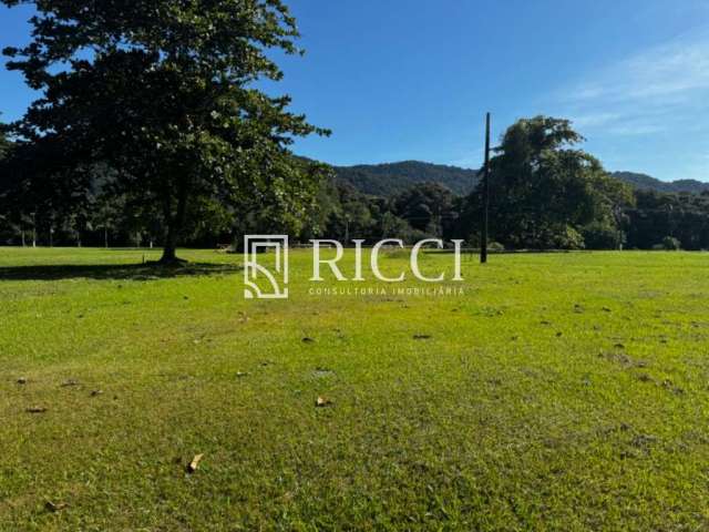 Terreno de 1.200 m² em condomínio de luxo no Jardim Acapulco, Guarujá-SP: sua oportunidade de investimento!