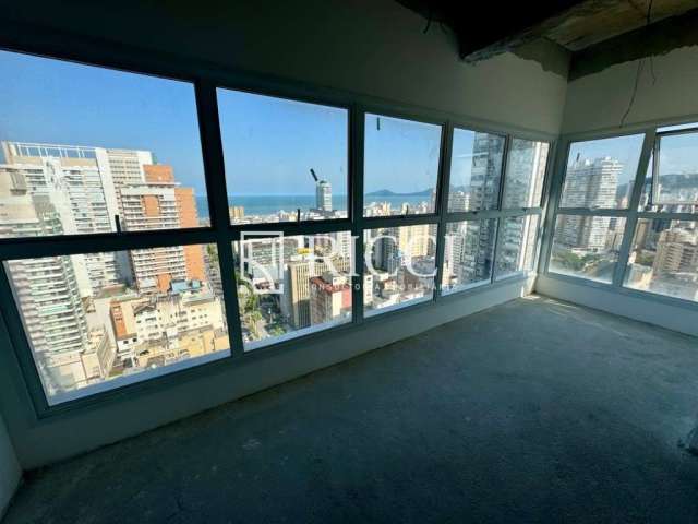 Cobertura de alto padrão à venda em Santos-SP, bairro Gonzaga, 4 quartos, 3 suítes, 2 salas, 5 banheiros, 3 vagas, 249m².