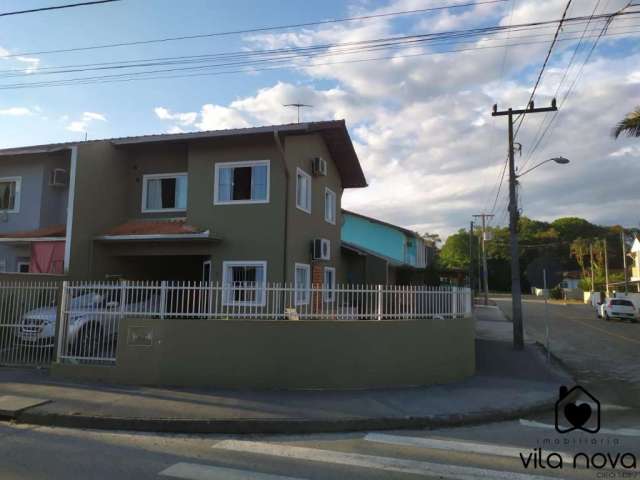 Sobrado Geminado Esquina à venda no Morro do Meio