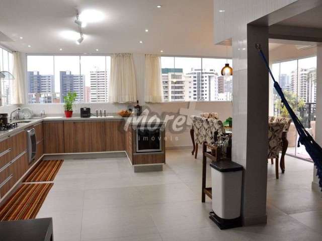 Excelente cobertura duplex 240 m², 3 dormitórios sendo 1 suíte, living para 2 ambientes sendo ambos com lareira, espaço gourmet integrado.