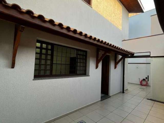 Casa de Sonho em Taubaté: 3 Quartos, 2 Suítes, 2 Salas, 4 Banheiros, 3 Vagas - Agende sua Visita agora!