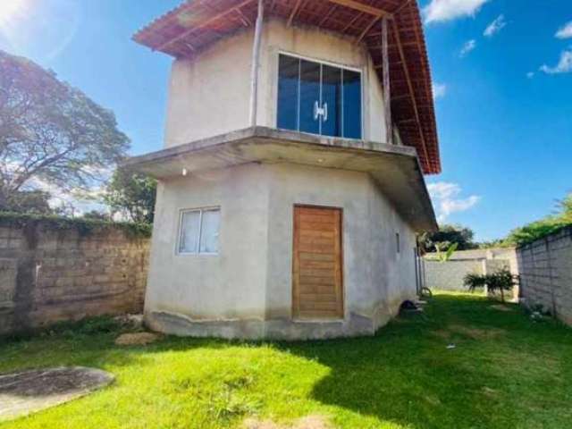 Imperdível! Casa à venda em Caçapava-SP, bairro Piedade: 2 quartos, 1 suíte, 1 sala, 2 banheiros, 3 vagas de garagem. Confira!