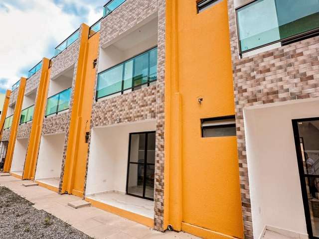 Triplex com 2 suítes em pau amarelo.