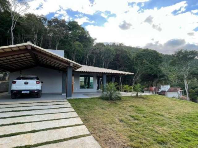 Casa Linear com 3 Suítes, terreno de 2.500m2- Condomínio Parque das Bromélias