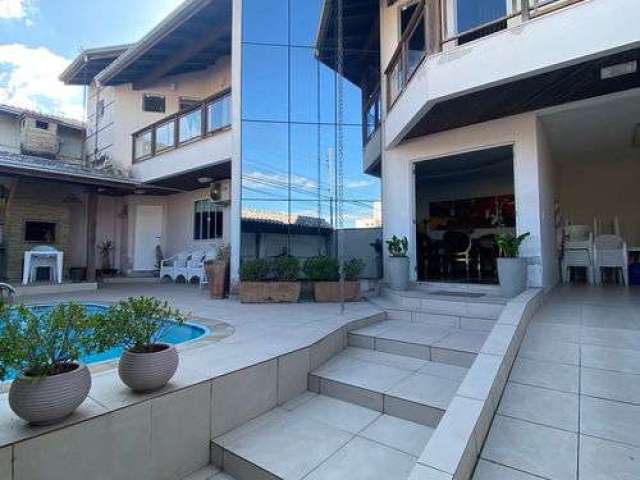 Casa para Venda no bairro Nações em Balneário Camboriú, 5 quartos sendo 4 suítes, 2 vagas, 270 m² de área total, 270 m² privativos,