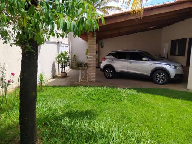 Casa para Venda em Uberlândia, Jardim Karaíba, 3 dormitórios, 1 banheiro, 7 vagas