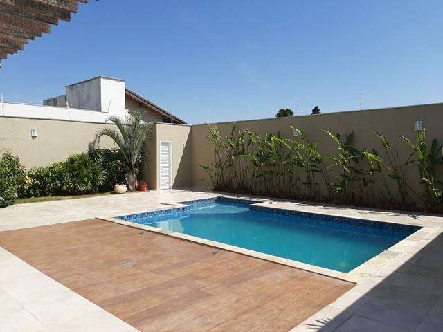 Casa para Venda em Uberlândia, Jardim Karaíba, 3 dormitórios, 3 suítes, 2 banheiros, 5 vagas